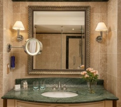 Люкс c 1 комнатой с красивым видом из окна в Aphrodite Hills Hotel