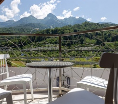 Делюкс с балконом и видом на горы в Stellar collection chalet, Krasnaya Polyana