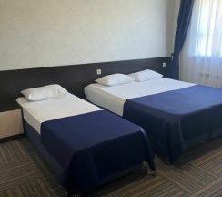 Трехместный стандарт с выходом на общую террасу в Golden Kids