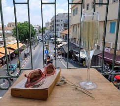 Люкс с балконом в Old Jaffa Hostel