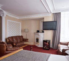 Джуниор Сюит в Европа