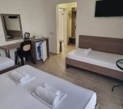 Полулюкс 4х-местный с балконом в Легенда