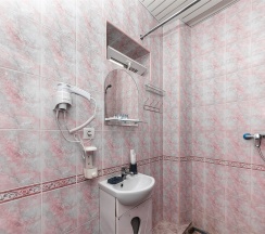 Двухместный Стандартный номер с двуспальной кроватью и балконом в гостевом доме SV на 2 этаже в Милка