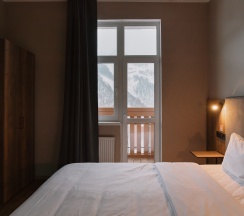 2-х местный в блоке с балконом и видом на горы в Ays Design Hotel