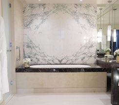 Номер Премьер Кинг в Four Seasons Hotel Moscow