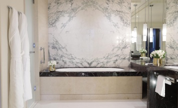 Номер Премьер Кинг в Four Seasons Hotel Moscow