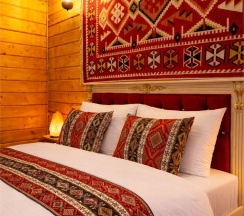 Двухместный комфорт с общей террасой и видом на горы | 2 этаж в Hayat Haus