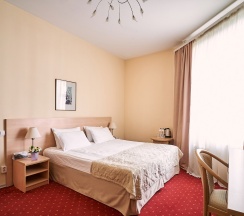 Стандарт Улучшенный с двуспальной кроватью в Центральный by USTA Hotels
