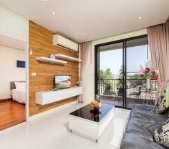 Апартаменты с балконом в The Lago Apartments by Tropiclook