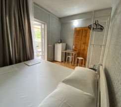 Четырехместный двухкомнатный номер на 1 этаже в Ярд