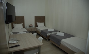 Номер стандарт с 3 односпальными кроватями №16 в Gold hotel