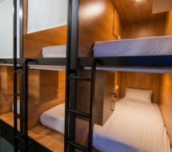 Brown capsules - Нижнее спальное место в общей комнате для мужчин и женщин (4 капсулы) в Mariel