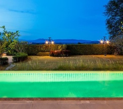 Двухместная вилла с видом на горы двуспальная кровать в The Private Pool Villas at Civilai Hill Khao Yai