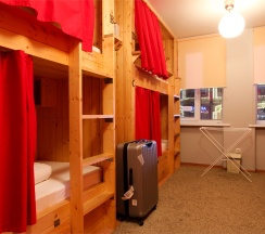 Кровать в восьмиместном номере в Kdhostel