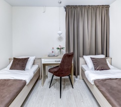 Двухместная комната с 2 односпальными кроватями и собственной ванной комнатой в МК Распутина