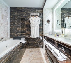 Люкс Двухкомнатный с кроватью «king-size» в Albora Boutique Hotel