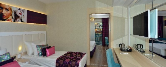 Семейный номер Standard с балконом и с видом на окрестности в Azura Deluxe Resort & Spa
