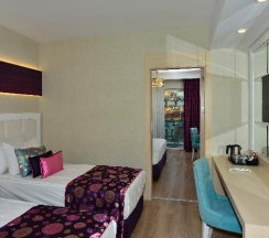 Номер Standard с балконом в Azura Deluxe Resort & Spa