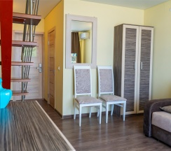 Двухуровневый семейный номер с балконом на 3-4 гостей и видом на море (корпус Б) в Оптимист