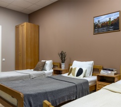 Трехместный номер с общей ванной комнатой в Номера в Гатчине