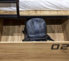 Кровать в 8 местном женском номере в Via hostel