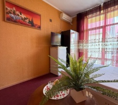 Трёхместная комната с балконом в Л Этуаль