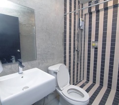 Двухместный номер Deluxe с видом на горы двуспальная кровать в The Arbern Hostel x Bistro