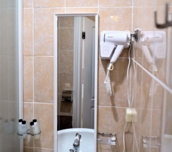 №7. Семейный номер с двуспальной кроватью и видом на горы в Прибой