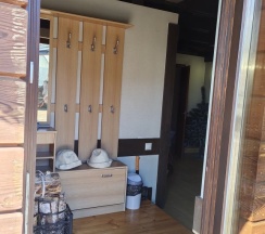 Коттедж с балконом и с красивым видом из окна в Солнечный