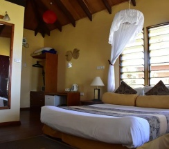 Бунгало рядом с пляжем в Club Fiji Resort