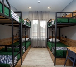 Кровать в общем мужском номере с 3 двухъярусными кроватями (общие удобства) в Сириус