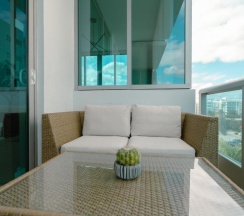 Апартаменты c 1 комнатой с балконом и с видом на город в Modern Geometry at Monte Carlo Miami Beach