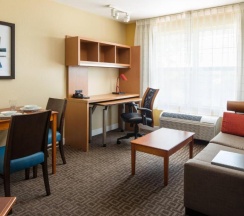 Двухместный люкс c 1 комнатой двуспальная кровать в TownePlace Suites Los Angeles LAX/Manhattan Beach
