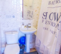 №№ 23, 24, 25 двуспальная кровать с видом на море, бассейн и горы в Elit house