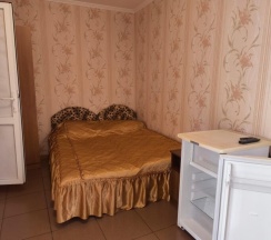 Комната стандарт с 1 двуспальной кроватью и балконом в Людмила