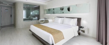 Двухместный номер Superior Chic tower двуспальная кровать в The Pattaya Discovery Beach Hotel Pattaya