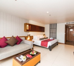 Двухместный номер Deluxe двуспальная кровать в ASHLEE Hub Hotel Patong