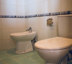 Коттедж с балконом и с красивым видом из окна в Дом под ключ Амра