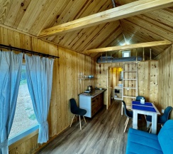 Двухместный семейный коттедж с видом на озеро двуспальная кровать в Ерёмина гора