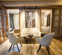 Шестиместный семейный номер Standard в The Phoenix Boutique Hotel