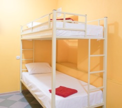 Кровать в общем номере в Линия