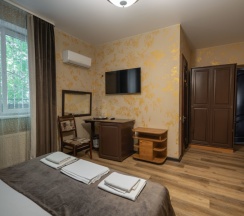 Трехместный 1б+1м в Изумруд