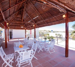 Семейный номер Standard с балконом и с красивым видом из окна в Phuong Nam Guest House