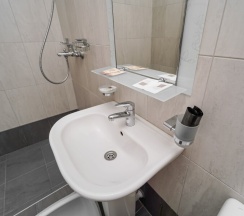 Двухместная комната с двумя раздельными кроватями в Чайка