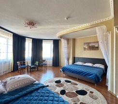 Улучшенный четырехместный номер в Relax