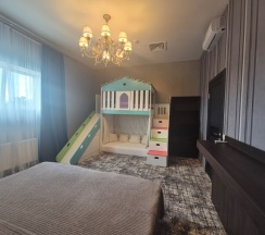 "Люкс" (2 спальни и двухъярусная кровать) в Такт