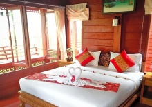 Двухместное бунгало двуспальная кровать в Phi Phi Maiyada Resort