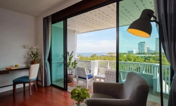 Четырёхместный мини люкс с балконом и с видом на море в Loligo Resort Hua Hin