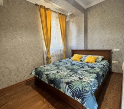 Двухместный семейный номер Comfort с 3 комнатами с балконом и с красивым видом из окна (двуспальная кровать) в ЖК Дельфин 35