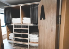 Кровать в общем номере в Stay Thapae Hostel